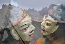 Ладакх: Танец Цам в Ламаюру Гонпа, фестиваль Yuru Kabqyad, 2005 год. Ладакх: Танец Цам в Ламаюру Гонпа, фестиваль Yuru Kabqyad, 2005 год.